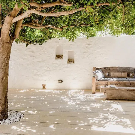 Villa Ekavi Filizi - Seaside Just Outside Of Naousa (Paros)